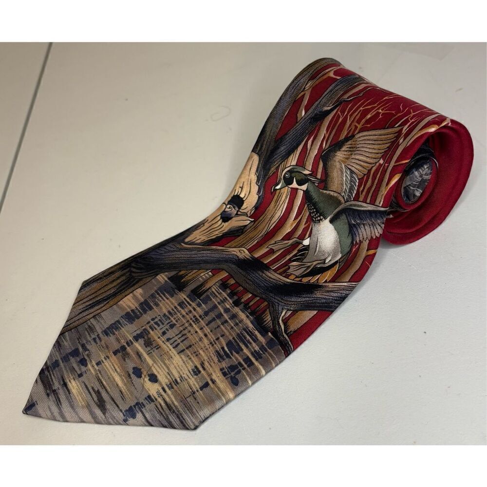 FIELD & STREAM Men's Red Necktie Tie 100% SILK Ducks Water Foul Made USA Vintge